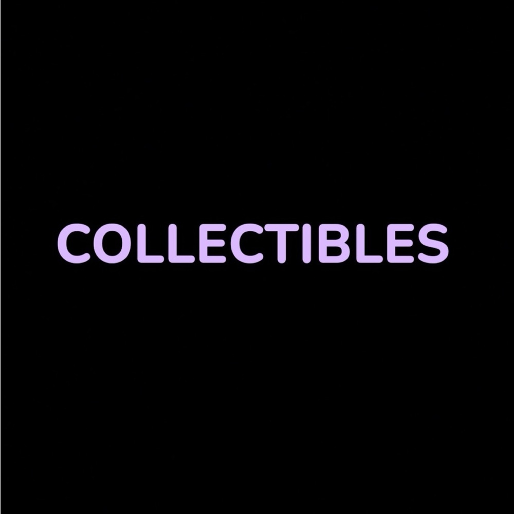 Collectibles Graphic Text Top in Light Lavender